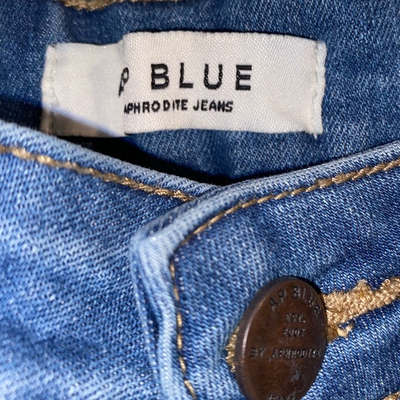 Blue jeans - Picture 5 of 6